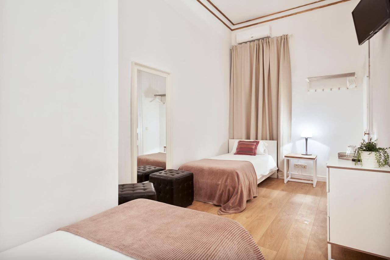 Plaza Catalunya Guest House - Barcelona — Photos 2
